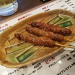 博多かわ屋 - 名物の「かわ焼き (170円)」