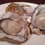 オイスター＆ワイン 牡蠣屋バル - 焼き牡蠣（蒸し焼き）