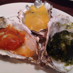 オイスター＆ワイン 牡蠣屋バル - 焼き牡蠣３種盛り合わせ