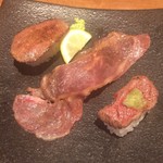 kaisenresutoranuoterusuisan - 牛肉3種寿司