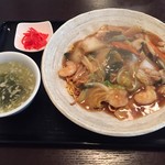 白石中華食堂 BOO - 五目あんかけ焼きそば680円