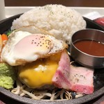 格之進ハンバーグ - デラックスハンバーグプレート 1180円。