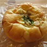 藪原宿にぎわい広場 笑ん館 - 柚子胡椒ポテト＆サラダチキンパン 150円　(2018.9)