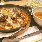 焼肉福ちゃん 学研都市ひびきの店 - 手ごねバーグ入焼カレー(ランチだとセットで、抜1580)
                                辛口(+抜100)