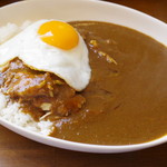 Bumeran - チキンカレー、目玉焼き