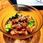 h Izakaya Ennasubi - 先日のスポットおつまみ赤貝のヒモ
      おでんの季節は日本酒がよく出ます地酒によく合う、ちょっとしたおつまみもご一緒にいかがですか？