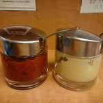 らー麺 家道 - 家系ラーメン店に必ず常備されている卸にんにくと豆板醤