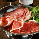 肉バル ローストビーフ＆チーズ食べ放題 JUSTMEAT 新宿本店