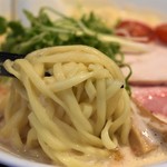 麺's Natural - 鶏白湯crème rouge（麺）