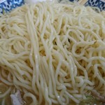 鹿内食堂 - 白色が強い旨い麺