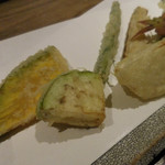 あめこや - 季節野菜の天ぷら；別方向からアップ