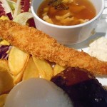 ラ プランシュ - 大人のお子様ランチのエビフライ