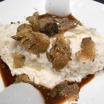 ラ プランシュ - 白いオムライス　トリュフ風味のアップ