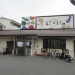 むすび - お店は梅林中学入口の交差点と福大病院南口の交差点の中間にあります。