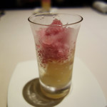 ラ・ターブル・ド・プロヴァンス - ソルベと桃のコンポート。