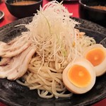 ばくだん屋 - 辛味噌つけそば（麺)