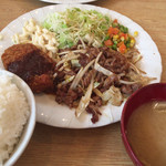 朝美食堂 - コンビB定食（コロッケ・焼肉）