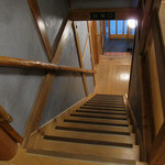 鳥栄 - 急な階段