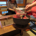 鳥栄 - 赤々と燃えた炭火