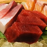 まるさ水産 - 三点盛りのお刺身は厚切りだった