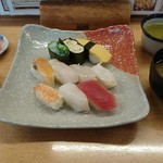 すしはうす - 寿司ランチには、味噌汁が付きます。