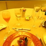 クイーン・アリス - オマール海老にテンション上がる♪
      パイ生地みたいのに包まれて 可愛い( ☆∀☆)