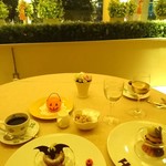 クイーン・アリス - ハロウィンデザート( ☆∀☆)
      可愛い～！ ジャックオーランタンを飾ってくれました♪