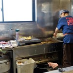 豆厨ゆばせい - 料理しているのが見れます