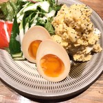 博多三峰 - 濃厚ポテトサラダ煮卵添え