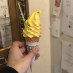 ジェラテリア アクオリーナ - かぼちゃのジェラートソフト（640円）税込