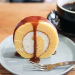 ノリズ コーヒー - エスプレッソキャラメルロールケーキ