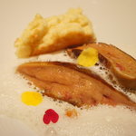 フロリレージュ - 前菜：フォアグラのソテー モンドールのチーズケーキを添えて♪フォアグラの濃厚でとろけるような味わいと、モンドールの豊かな香りのマリアージュ！（2011/3）