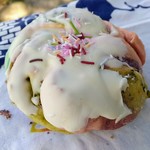 パン工房 ブランジェリーケン - 13周年記念ぱんの1つ、レインボー。何と中に少量のピスタチオが入っており、白い部分も甘みが少なく、全体のまとまり具合が素晴らしい。