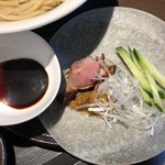 つけ麺一燈 - カモーンとペキーン～鴨白湯つけ麺と北京ダック添え～