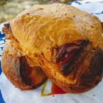 パン工房 ブランジェリーケン - 巨大なミートパイ。ずっしり重くて驚く。