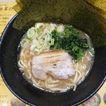 横浜家系ラーメン アメ村家 - 家系醤油ラーメン並＋のり増し