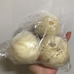 フルオンザヒル - 買いたかった3品。チーズ肉まん、貝柱肉まん、キムチまん。