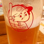 カープステーション カフェバル&グッズ - ジョッキの裏側は坊やの絵