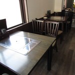 神戶牛炭火牛排・逸品 寅松之肉滴 - テーブル席