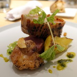 マンサルヴァ - ランチA メイン 富士幻豚ロースのアロスト、ピスタチオとパセリのガーリックバターソース