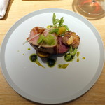 マンサルヴァ - ランチA メイン 富士幻豚ロースのアロスト、ピスタチオとパセリのガーリックバターソース