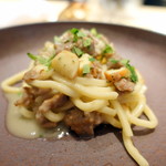 マンサルヴァ - ランチA 2皿目のパスタ キタッラ、イベリコ豚、サルシッチャ、スカモルツァ