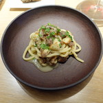 マンサルヴァ - ランチA 2皿目のパスタ キタッラ、イベリコ豚、サルシッチャ、スカモルツァ