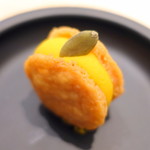 マンサルヴァ - ランチA アミューズ 栗南瓜パルミジャーノサブレ