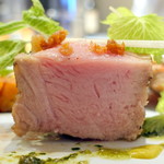 マンサルヴァ - ランチA メイン 富士幻豚ロースのアロスト、ピスタチオとパセリのガーリックバターソース