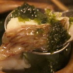 酒盃 - 白身の魚とアオサ