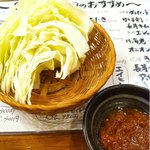 炭火焼鳥ていじ - お通し・きゃべつと味噌ダレ