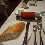 レストラン コートドール - 赤いお手ふきが「コートドール」という感じがします！