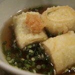 酒盃 - 一口大の揚げ出し豆腐、大葉巻き