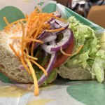 SUBWAY - ベジーデライト 300円
                      ハニーオーツ トースト、野菜上限、シーザードレッシング、塩胡椒、ホットペッパー8個